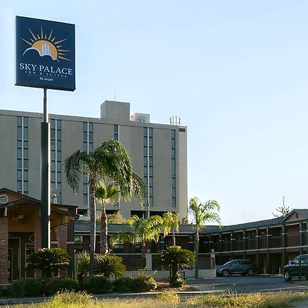 Econo Lodge Inn & Suites Ларедо Екстериор снимка