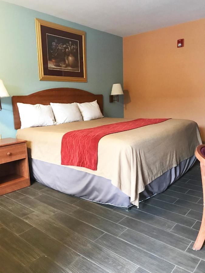 Econo Lodge Inn & Suites Ларедо Екстериор снимка
