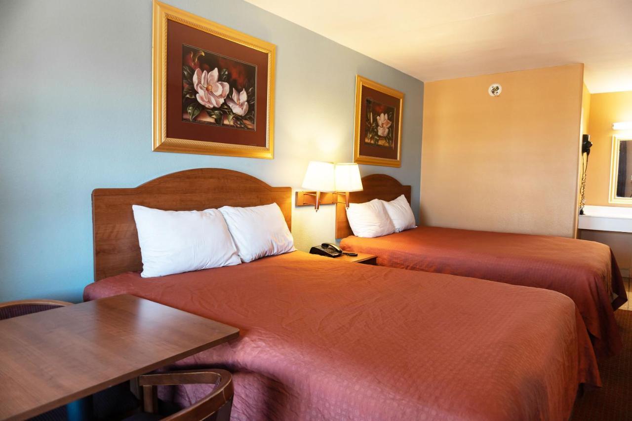 Econo Lodge Inn & Suites Ларедо Екстериор снимка