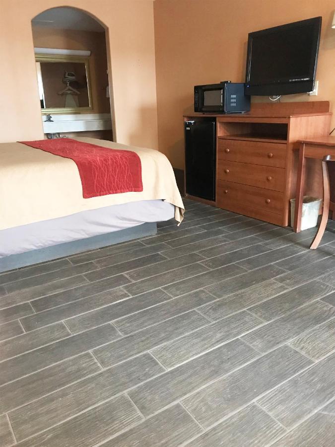 Econo Lodge Inn & Suites Ларедо Екстериор снимка