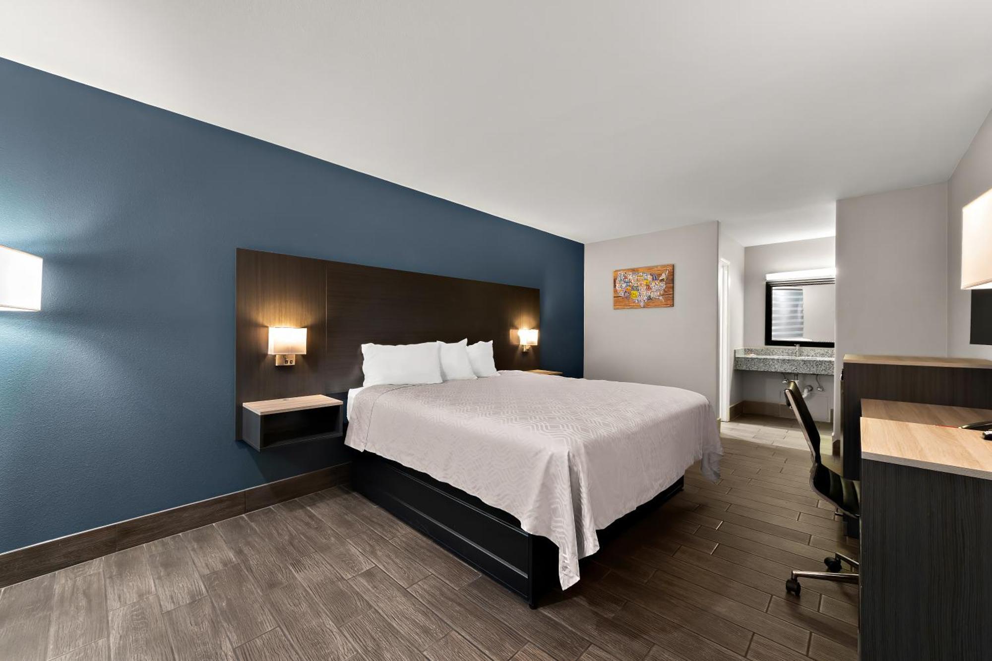Econo Lodge Inn & Suites Ларедо Екстериор снимка